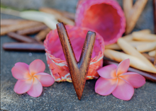 Load image into Gallery viewer, Hand Carved Kuripe / Self-Applicator