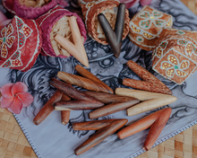 Load image into Gallery viewer, Hand Carved Kuripe / Self-Applicator